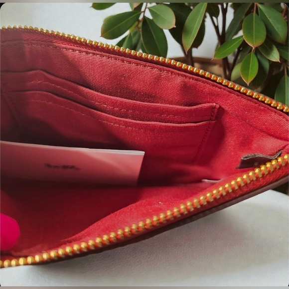 Coach Zip Wristlet In Signature Canvas NWT - Picture 3 of 6
